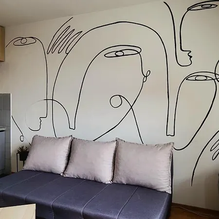 Cozy At Center Of Apartment *