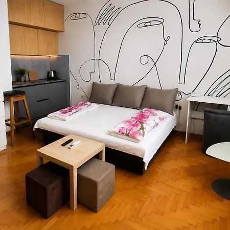 Cozy At Center Of Daire